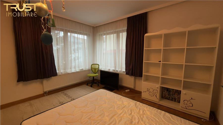 Apartament cu 5 camere decomandat în Hașdeu