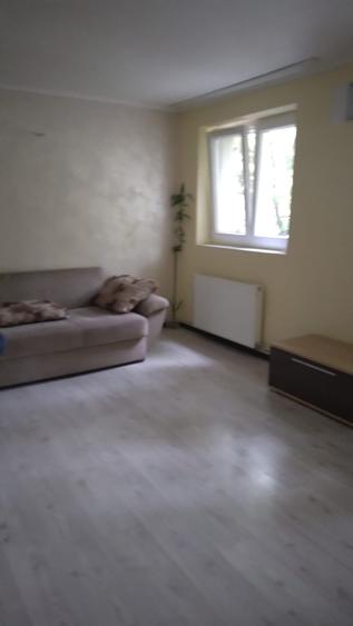 Apartament cu 3 camere decomandat, mobilat în Vitan Mall