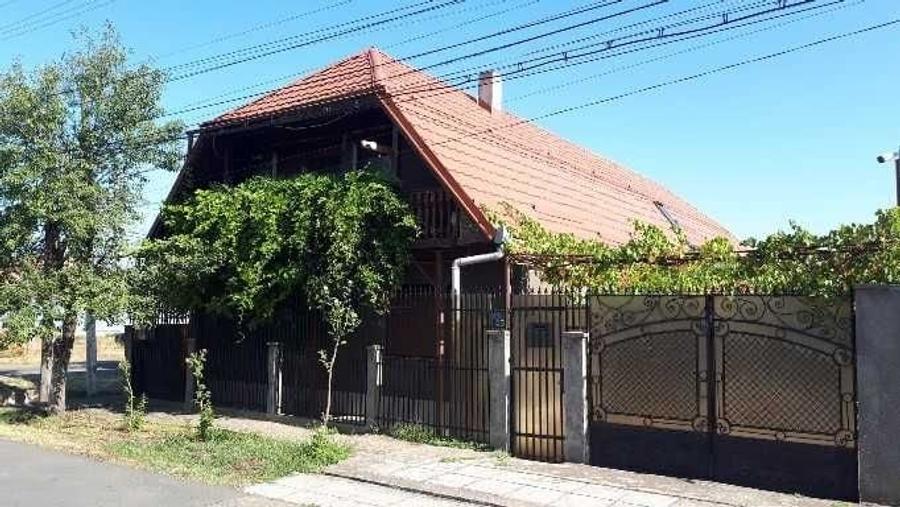 Casă cu 4 camere în Vladimirescu