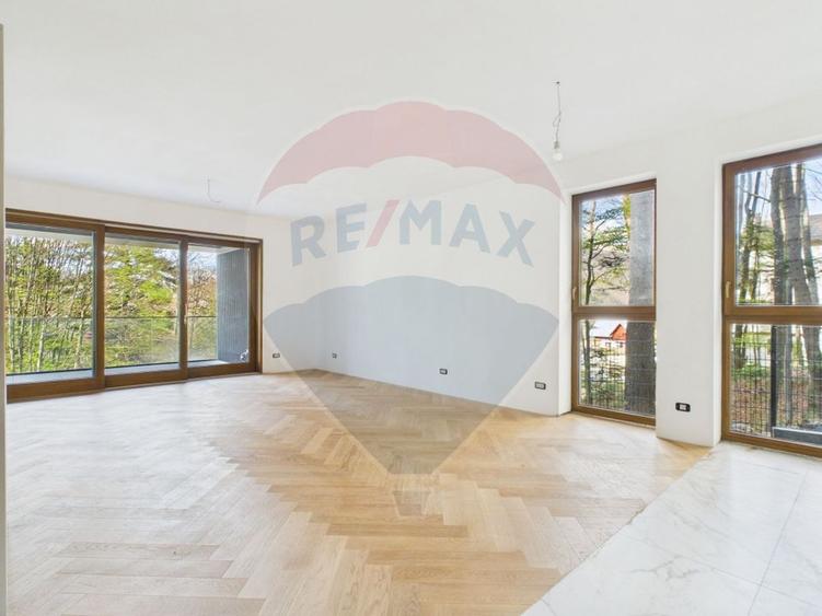 Apartament cu 3 camere decomandat în Calea Moroieni