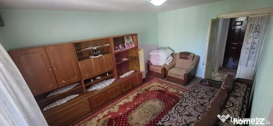 Apartament cu 3 camere semidecomandat în Autogară