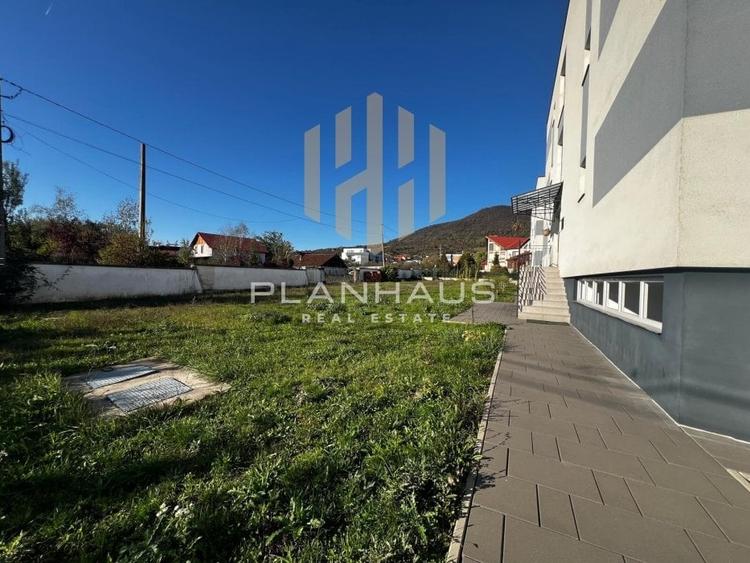 Apartament cu 3 camere decomandat în Valea Borcutului