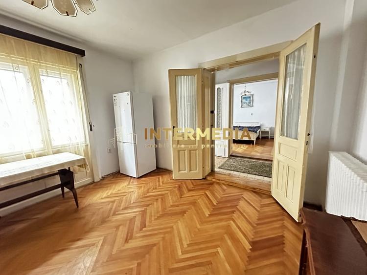 Casă individuală cu 4 camere cu Canalizare în Central