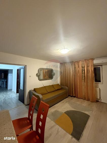 Apartament cu 3 camere decomandat în Bordei