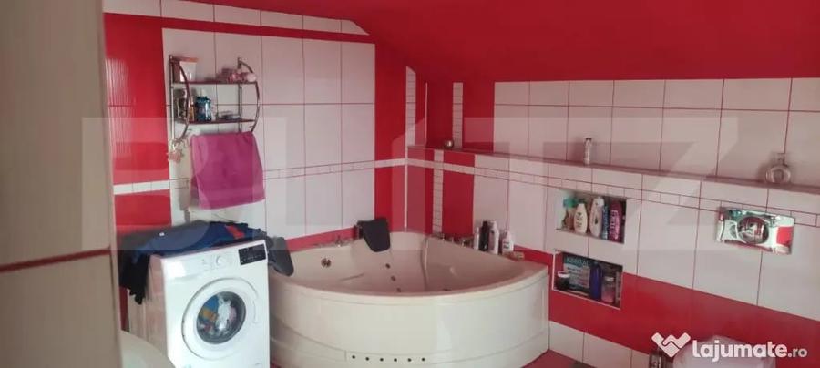 Casă cu 7 camere cu Teren 602 Mp în Nufărul