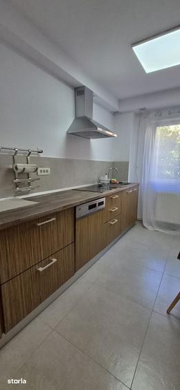 Apartament cu 3 camere decomandat în Girocului