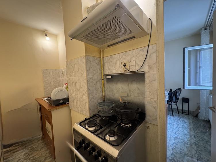 Apartament cu 3 camere decomandat, mobilat în Bucovina