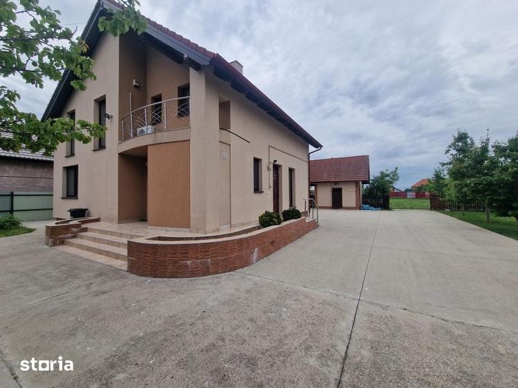 Casă cu 5 camere cu Teren 2543 Mp în Vest