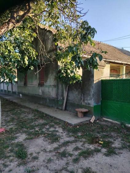Casă cu 3 camere în Pădureni