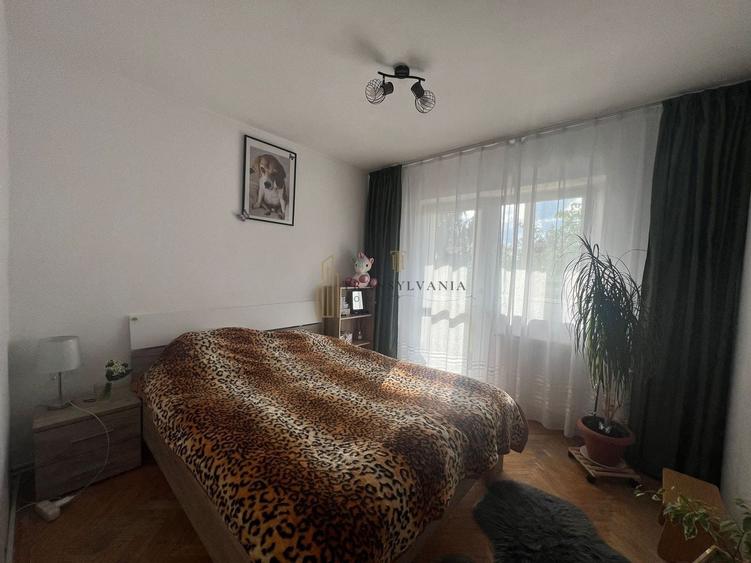 Apartament cu 3 camere decomandat, mobilat în Valea Aurie