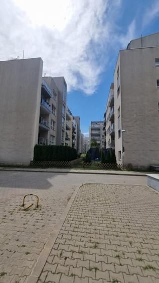 Apartament cu 3 camere semidecomandat în Odăi