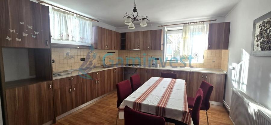Casă individuală cu 6 camere cu Canalizare în Oncea