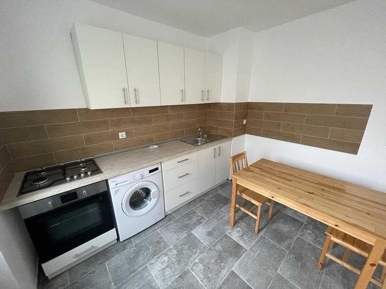 Casă cu 4 camere cu Teren 400 Mp în Central