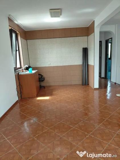 Casă cu 4 camere cu Teren 522 Mp în Central