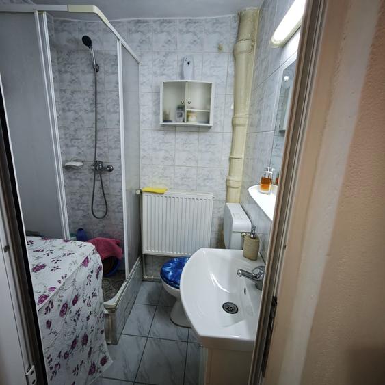 Apartament cu 3 camere semidecomandat în Exterior Vest
