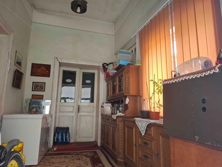 Casă cu 3 camere în Central
