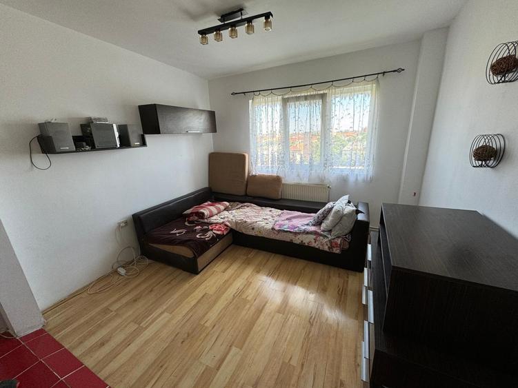 Apartament cu 3 camere semidecomandat în Gheorghe Lazăr