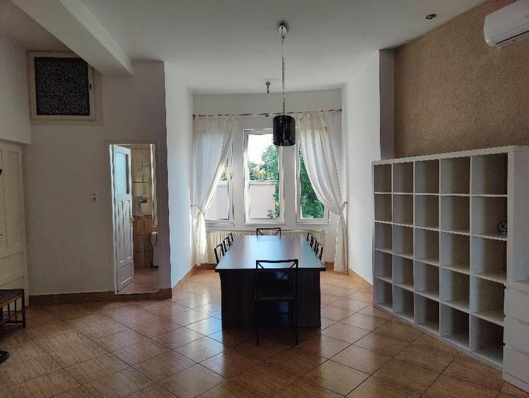 Apartament cu 3 camere decomandat în Primăverii