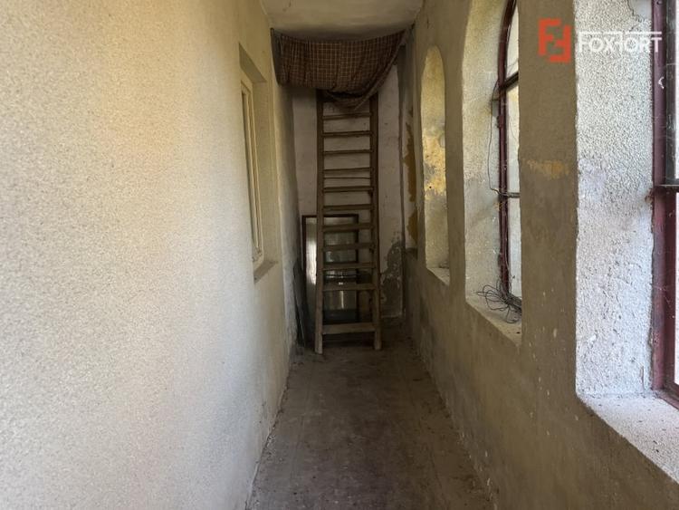 Casă individuală cu 8 camere cu Canalizare în Păru