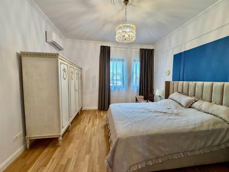 Apartament cu 4 camere decomandat în Calea Victoriei