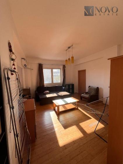 Apartament cu 4 camere decomandat, mobilat în P-ța Romană