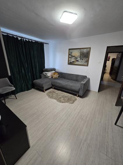 Apartament cu 3 camere decomandat în Electroprecizia