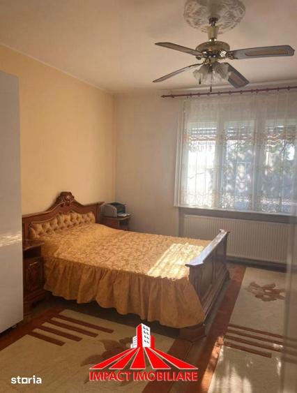 Casă cu 6 camere cu Teren 1745 Mp în Aradul Nou