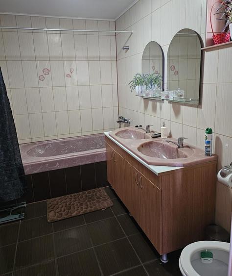 Casă individuală cu 4 camere cu Canalizare în Ghiroda