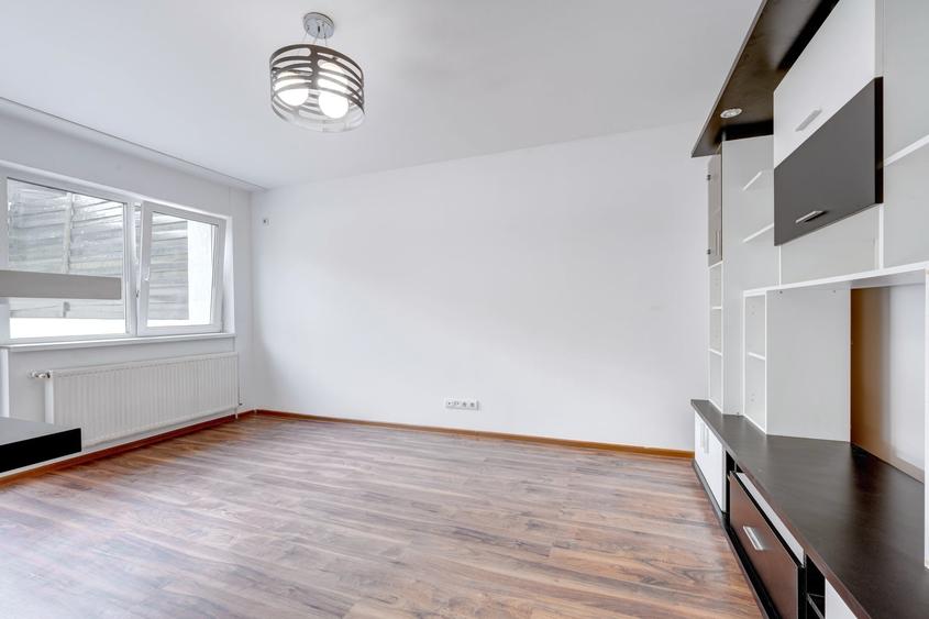 Apartament cu 3 camere decomandat în Titan
