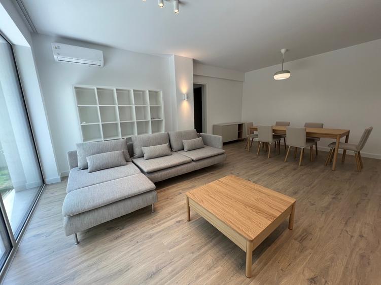 Apartament cu 4 camere semidecomandat în Armeneasca