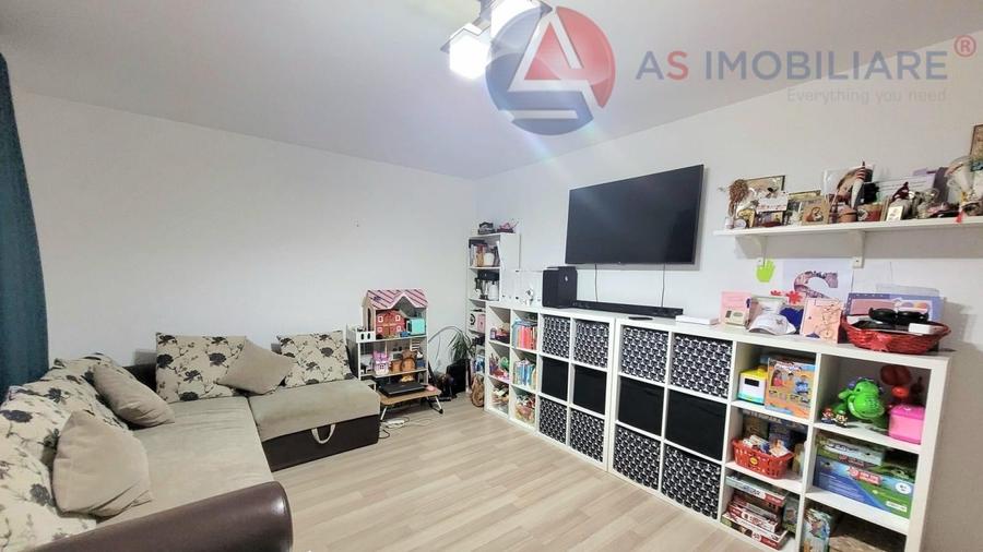 Apartament cu 2 camere decomandat în Tractorul