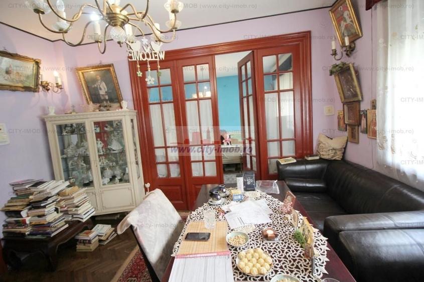 Casă individuală cu 5 camere decomandat cu Canalizare în Timpuri Noi