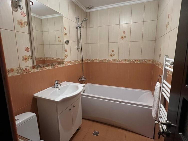 Apartament cu 3 camere decomandat, mobilat în Colentina