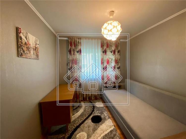 Apartament cu 3 camere decomandat în Turnișor