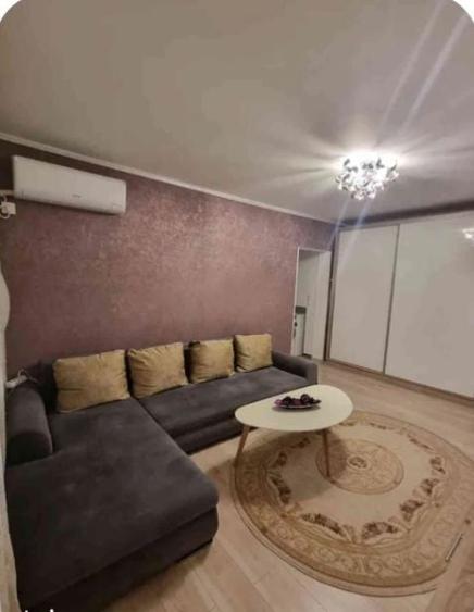 Apartament cu 2 camere decomandat, mobilat în Titan