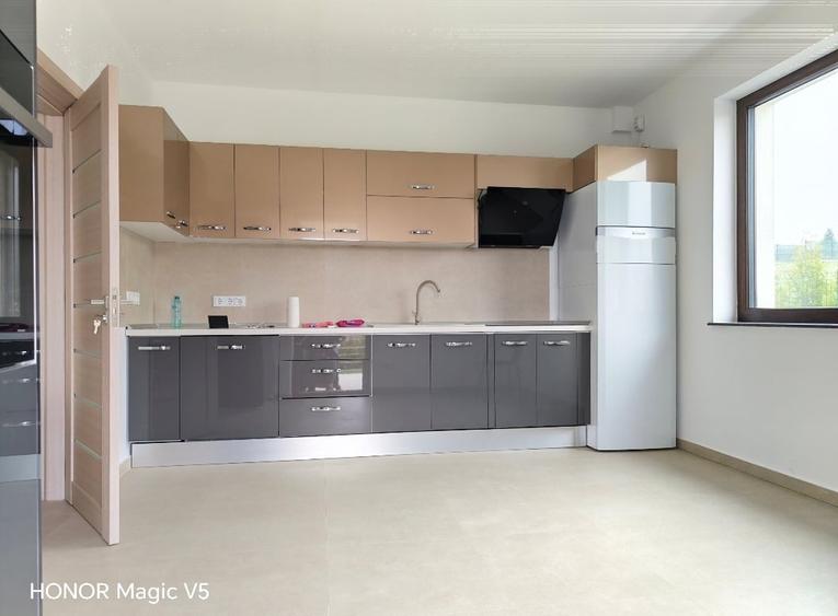 Casă individuală cu 4 camere cu Teren 657 Mp în Central