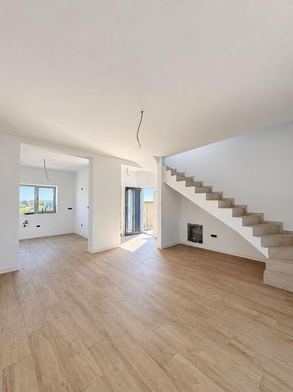 Duplex cu 3 camere cu Canalizare în Remetea Mare