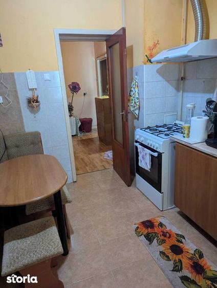 Apartament cu 4 camere decomandat în Progresul