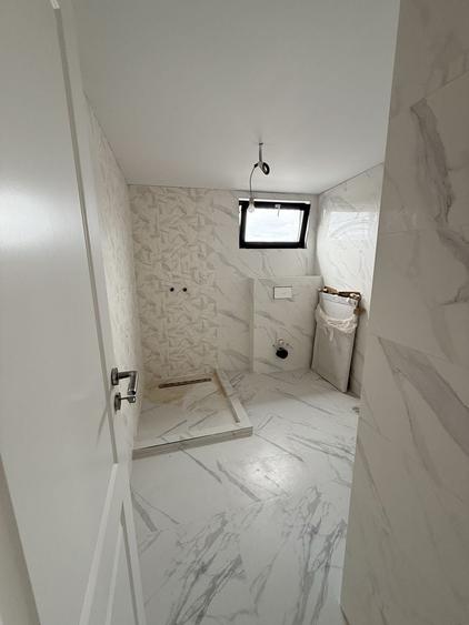 Apartament cu 3 camere semidecomandat în Exterior Vest