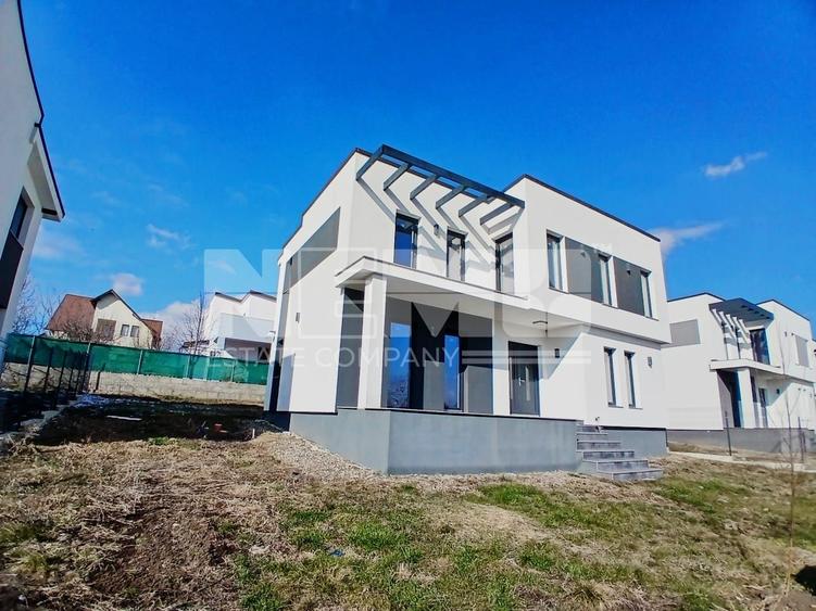 Casă individuală cu 4 camere cu Canalizare în Moara