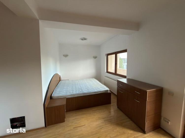 Casă cu 5 camere cu Teren 280 Mp în 1 Mai