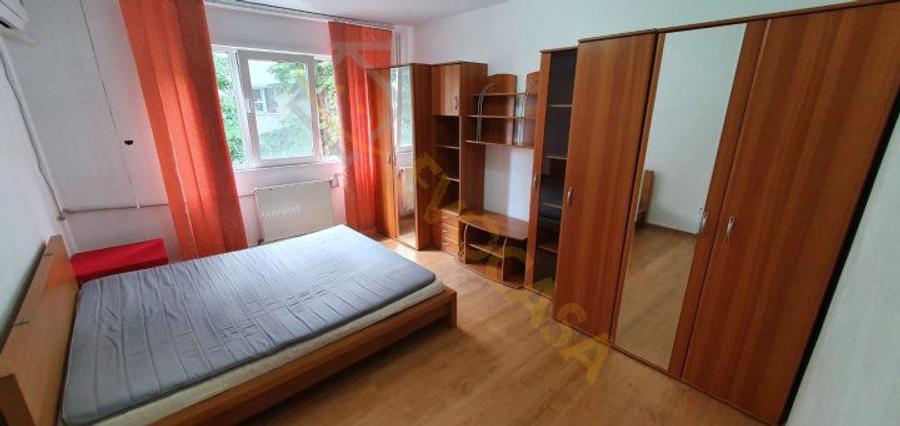 Garsonieră decomandată în Apusului