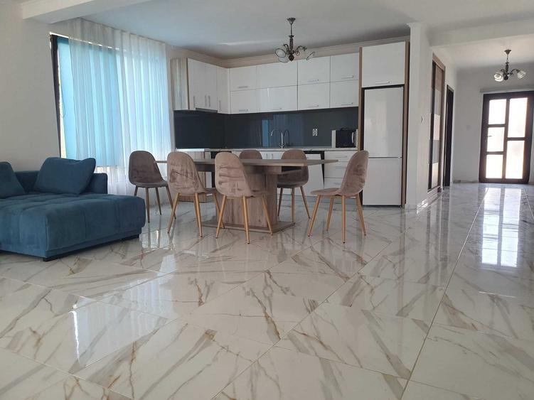 Casă cu 4 camere în Sântandrei