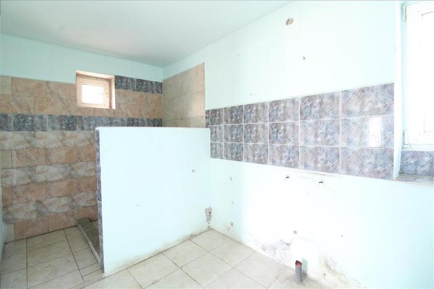 Casă cu 3 camere cu Canalizare în Șoimeni