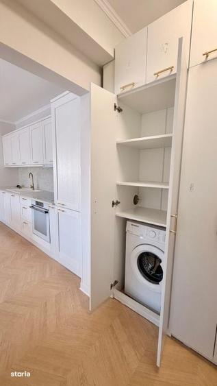 Apartament cu 3 camere semidecomandat în Florești