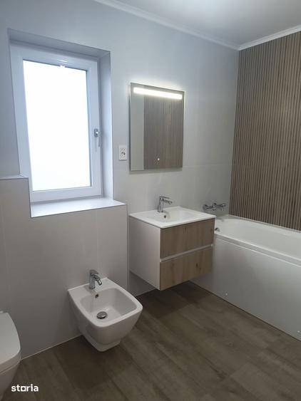 Casă cu 5 camere cu Teren 500 Mp în Borș