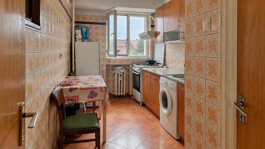 Apartament cu 3 camere decomandat, mobilat în Iancului