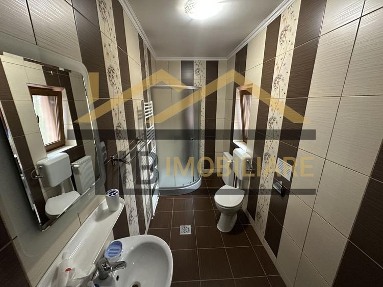 Casă individuală cu 8 camere cu Canalizare în Praid