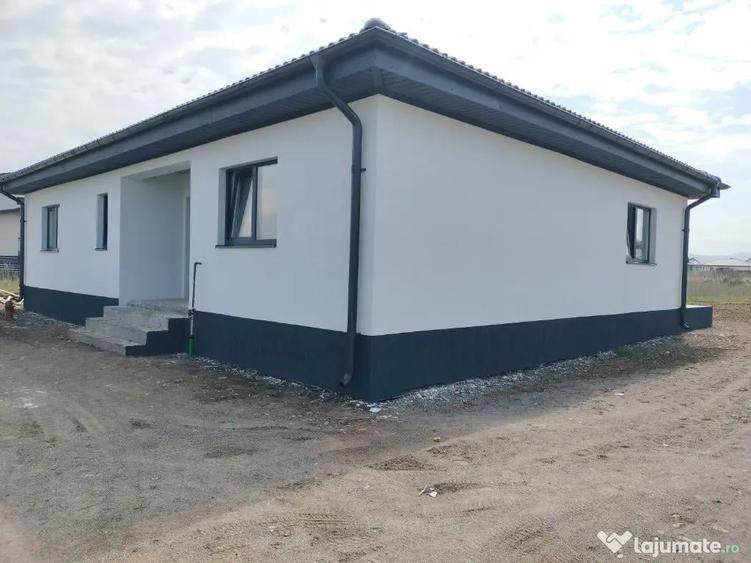 Casă cu 4 camere cu Teren 350 Mp în Tărlungeni