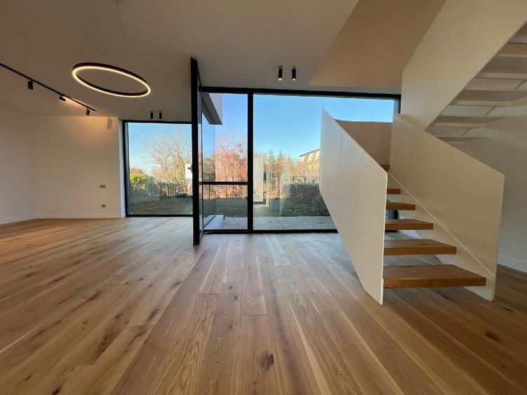 Casă individuală cu 4 camere cu Teren 200 Mp în Tunari